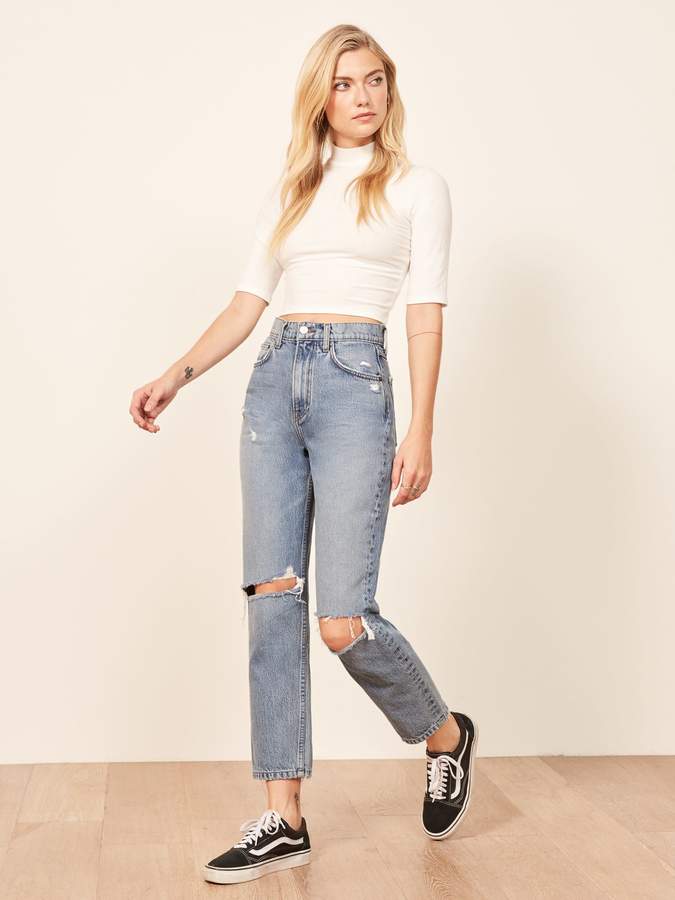 styling black mom jeans