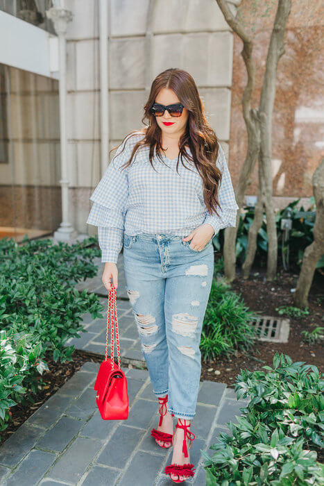 how to style mom jeans curvy 