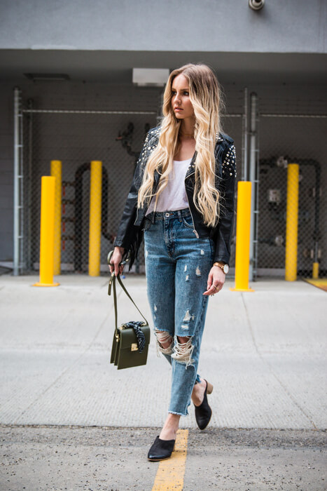 12 Different Ways To Style Mom Jeans Hustle And Hearts